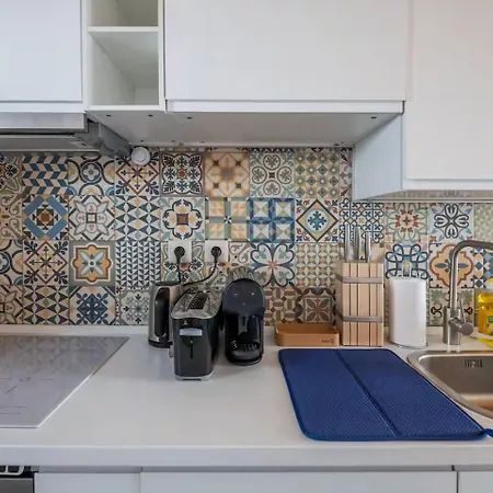 Ensoleille Avec Terrasse Proche D'amoreiras